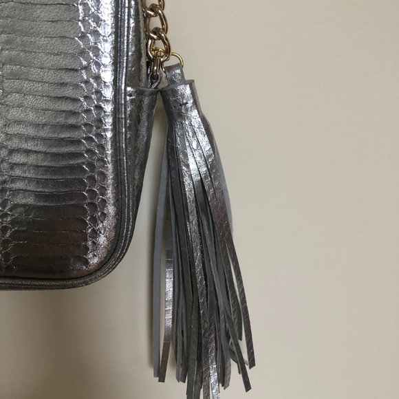 NEW - Victoria's Secret Silver Chain Link Strap Faux Snakeskin Crossbody Bag - Picture 6 of 15